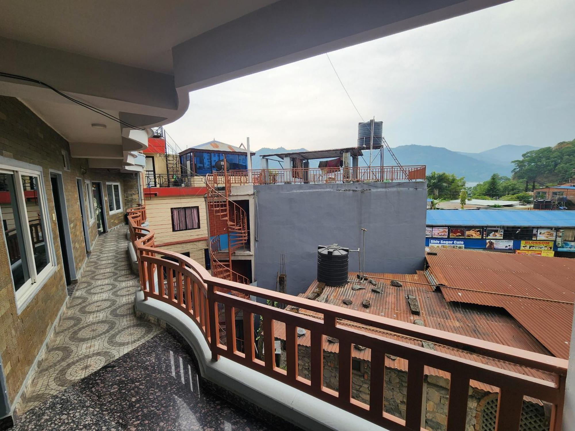 Hotel Kajiinn Pokhara Eksteriør billede
